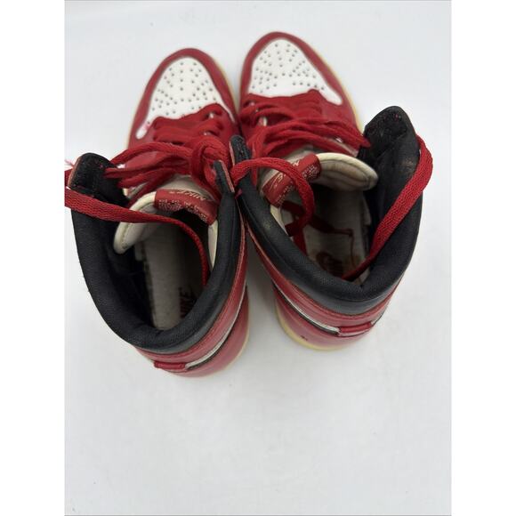 Size 10.5 - Jordan 1 Retro High Chicago 1994 - Picture 4 of 8